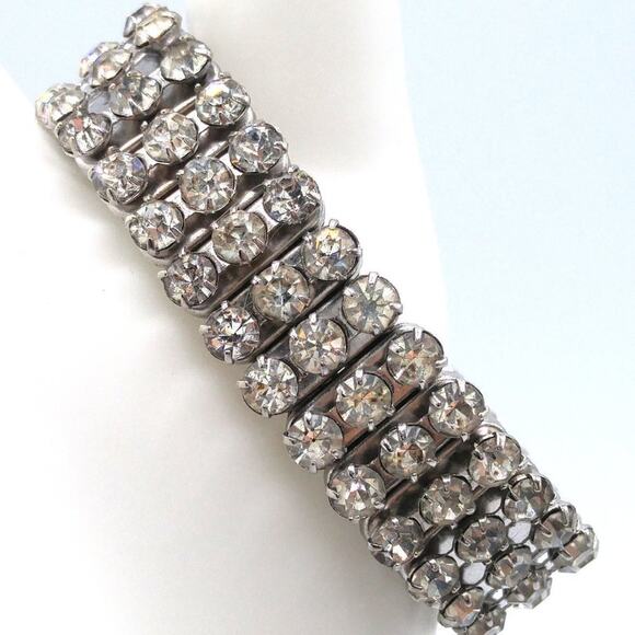 Vintage Japan Clear Rhinestone Expansion Bracelet, Clear Rhinestones, Up to 8" - Picture 9 of 10